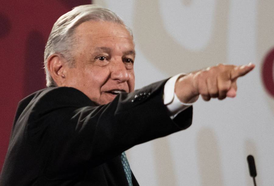 Identificadas, mujeres que lanzaron bombas molotov en manifestación: AMLO