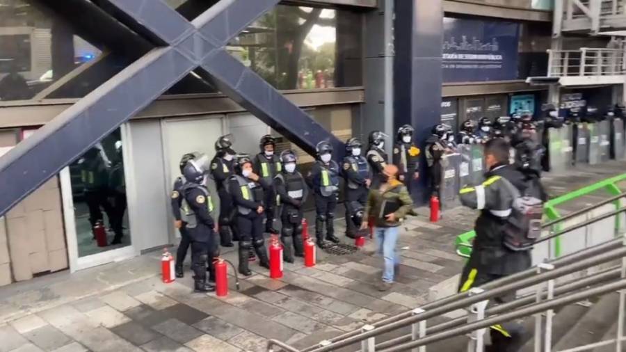 Video: Blindan edificio de la SSC capitalina ante posible protesta de feministas