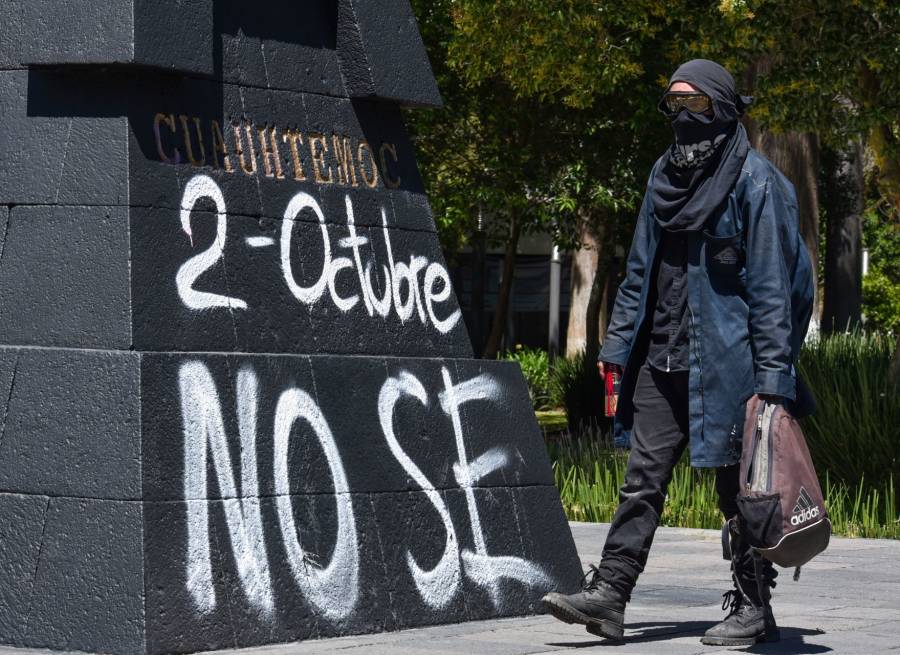 Afuera de Bellas Artes, anarquistas agreden a Policías