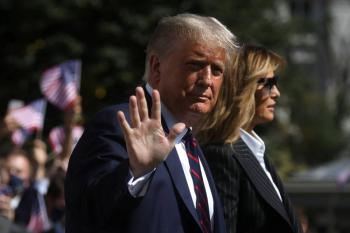 Trump presenta s&iacute;ntomas leves de Covid-19, seguir&aacute; trabajando: Casa Blanca