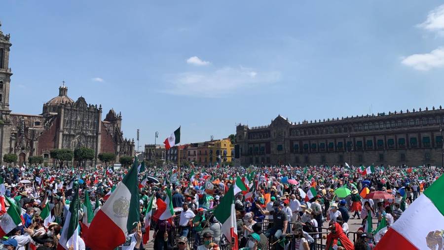 Contingente de FRENAAA llega al Zócalo de la CDMX y extiende plantón
