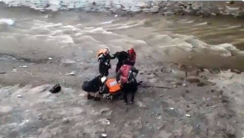 Detienen en Chile al agente que lanzó a un menor al río en manifestación