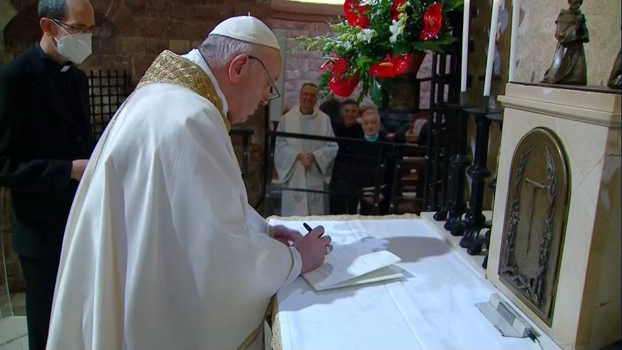 En la enc&iacute;clica, Papa Francisco pide rehabilitar la sana pol&iacute;tica