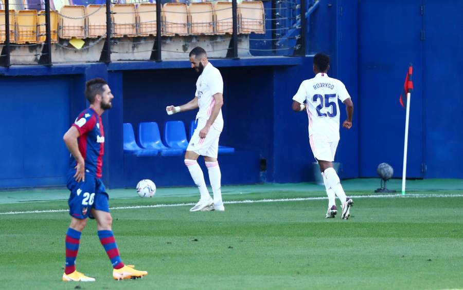 Vinícius y Benzema ponen líder al Real Madrid