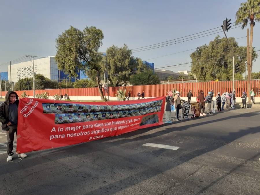 Arrecian protestas entorno a Cámara de Diputados por extinción de fideicomisos