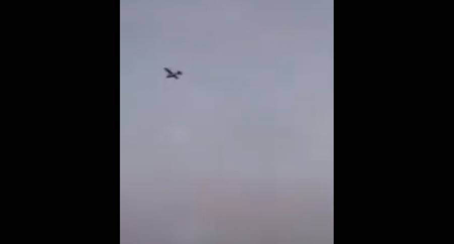Video: Avión pequeño se desploma en Querétaro durante persecución con Sedena