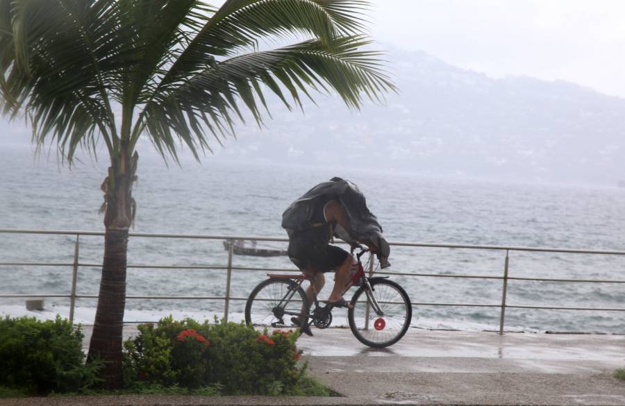 Emiten alerta roja en Quintana Roo por huracán Delta