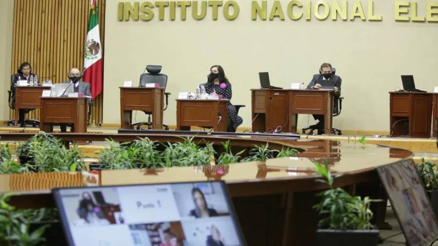 Consejero electoral es víctima de extorsión en plena sesión virtual