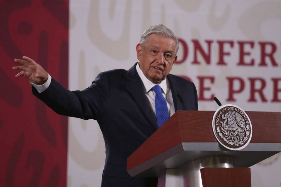 AMLO acusa a legisladores de representar intereses oscuros; les pide serenarse
