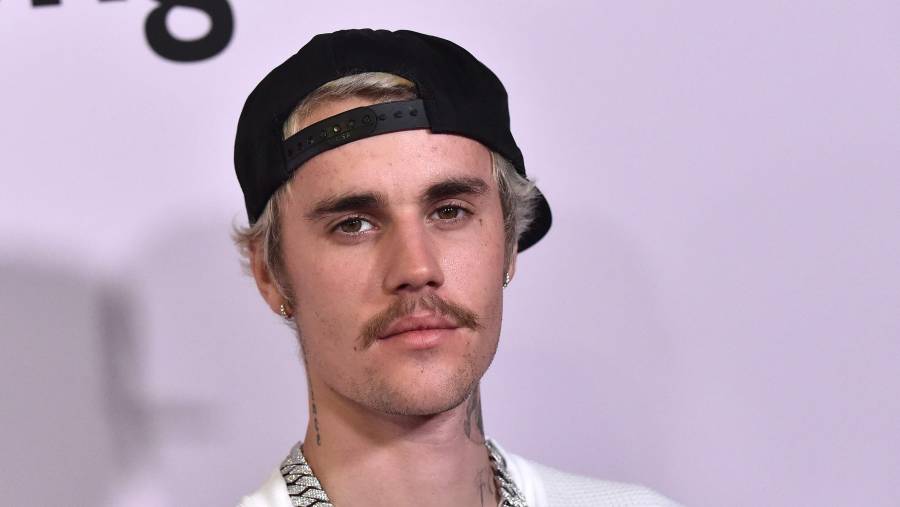 Justin Bieber anuncia colaboración con Crocs