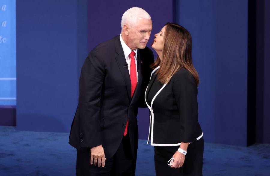 Harris y Pence hacen campaña en Arizona