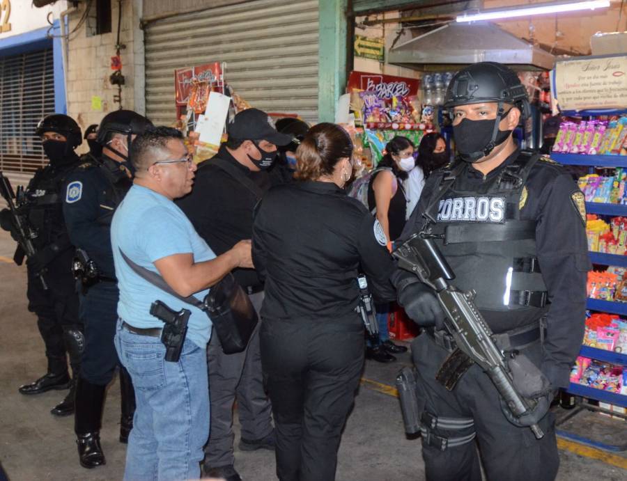 En locales de la central de abastos hallan droga, la pasaban por túneles