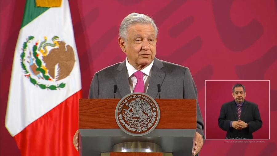 Les propongo a los de FRENAAA, que un día al mes nos permitan el Zócalo: AMLO