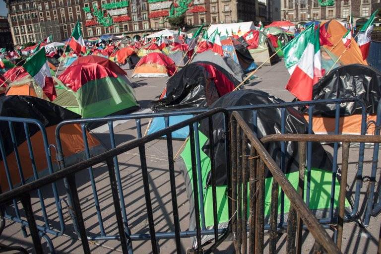 Sheinbaum exhorta a FRENAAA no acaparar toda la plancha del Zócalo