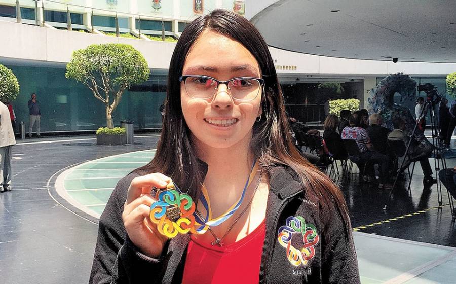 Ana Paula Jiménez, la joven prodigio que arrasa en Olimpiadas de Matemáticas