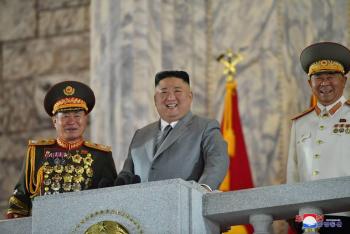 Corea del Norte celebra 75 a&ntilde;os del partido &uacute;nico con desfile militar