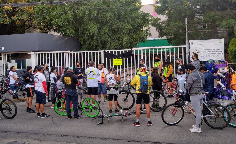 Con rodada, ciclistas exigen justicia para estudiante de la UNAM atropellada