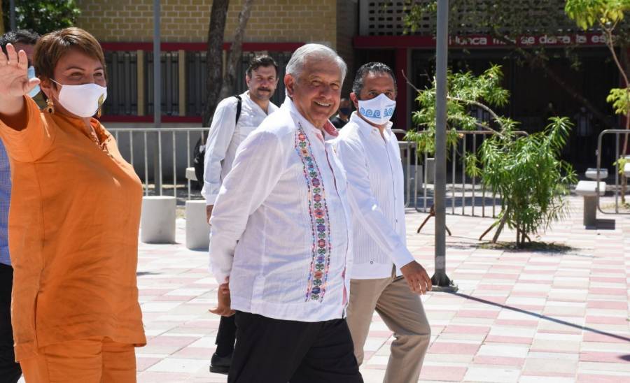 Me aligera la carga que ingenieros militares construyan tramos 6 y 7 del Tren Maya: AMLO