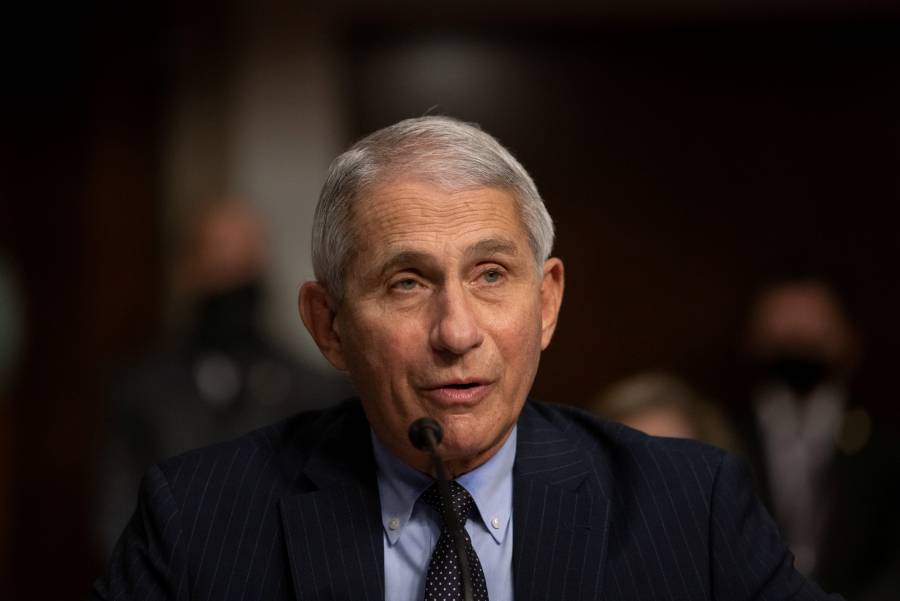 Fauci advierte que pandemia podr&iacute;a empeorar en invierno