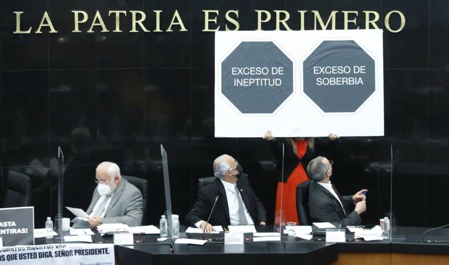 Reciben a López-Gatell en comparecencia ante el Senado con “etiquetas”