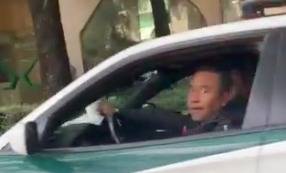 Laisa Wilkins denuncia a policías estacionados en ciclovía