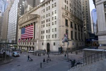 Wall Street sube apuntalado por Apple y Amazon