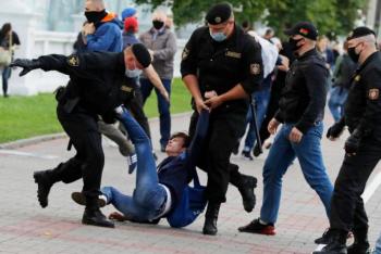 Bielorrusia da luz verde a la polic&iacute;a para uso de armas durante protestas