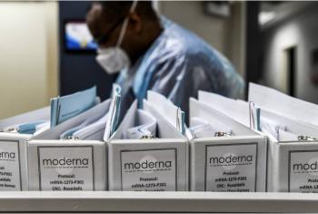 Vacuna de Moderna te deja  sin vida por un d&iacute;a: voluntaria