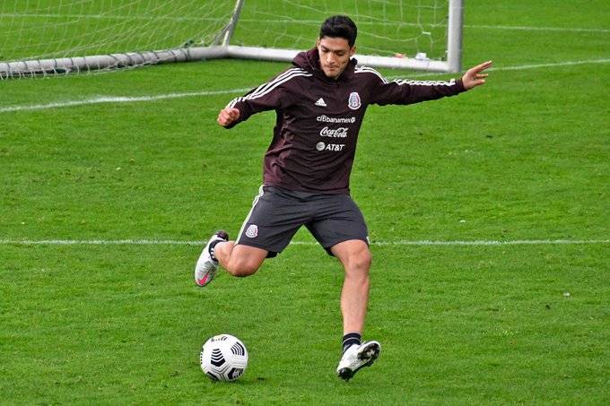 Tata Martino resalta labor de Raúl Jiménez