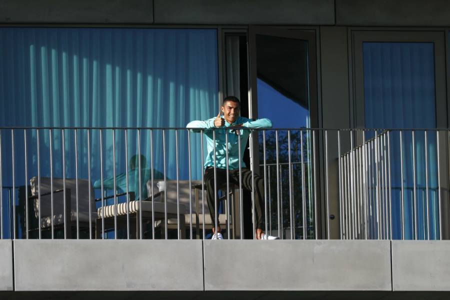 Cristiano Ronaldo observa entrenamiento de la Selección de Portugal desde su confinamiento