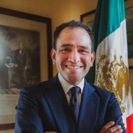 …Y destinan mil 659 mdd para comprar el f&aacute;rmaco