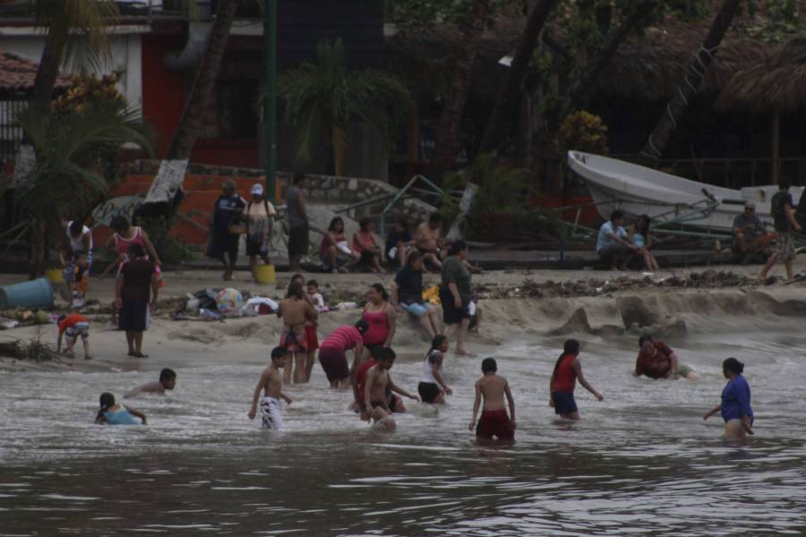 Rebrote de COVID-19 obliga al cierre de playas en Puerto Escondido