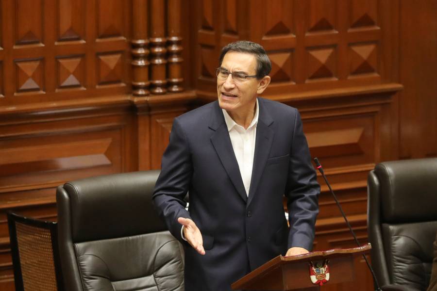 Martín Vizcarra, enfadado por el arbitraje en el Perú vs Brasil