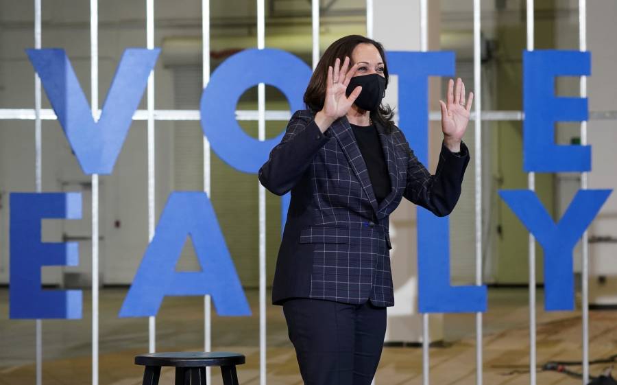 Kamala Harris suspende gira tras  casos de Covid-19 en su equipo