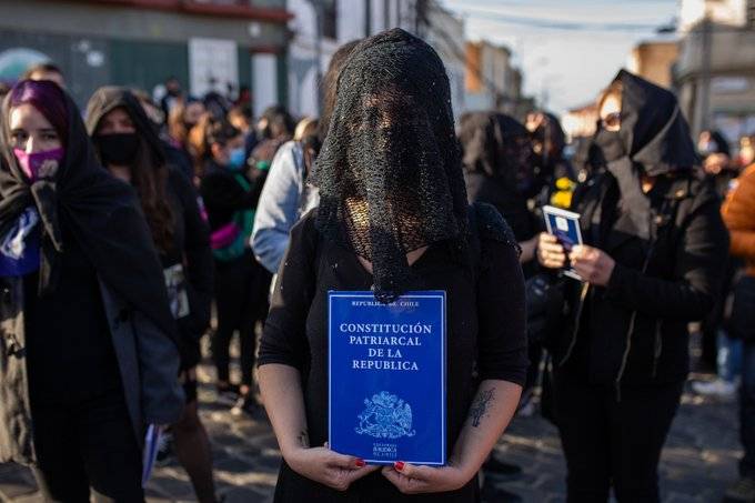 A un a&ntilde;o de protestas en Chile temen que se reaviva la violencia