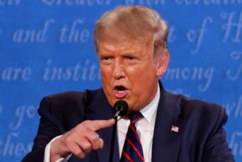 Donald Trump y Joe Biden se enfrentan en un duelo de foros err&aacute;tico y evasivo