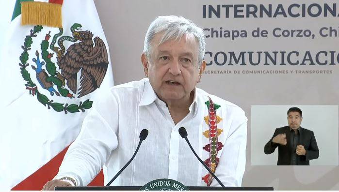 López Obrador pide modernizar aeropuerto de Tapachula