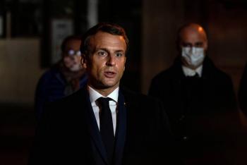 Macron califica como “ataque terrorista isl&aacute;mico” asesinato de maestro