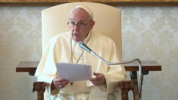 Vaticano confirma caso de COVID-19 en residencia del Papa Francisco
