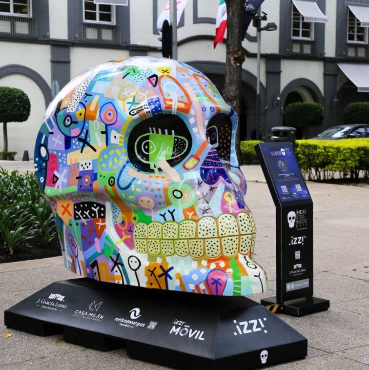 Aparecen los “Mexicráneos 2020” en el Paseo de la Reforma