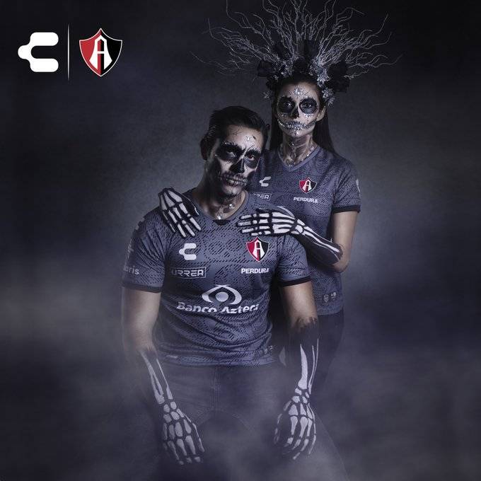 Atlas lanza jersey alternativo inspirado en el Día de Muertos
