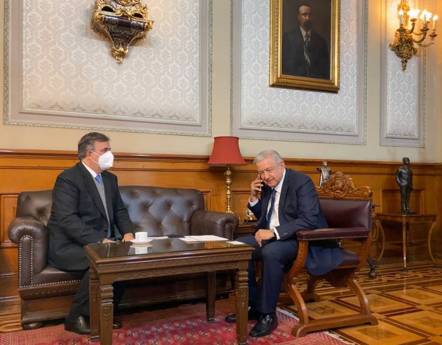 Felicita AMLO a Luis Alberto Arce por triunfo en elecciones presidenciales de Bolivia