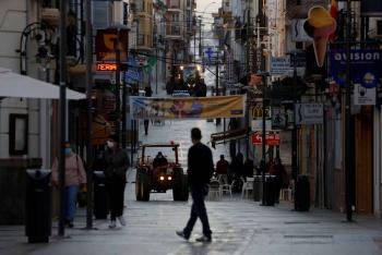 Espa&ntilde;a contempla decretar toques de queda por rebrote de Covid-19