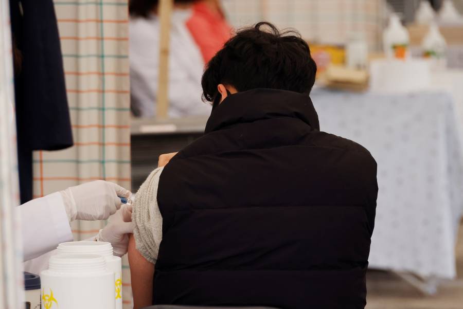 Aplican vacuna contra la gripe en Corea del Sur y mueren nueve personas