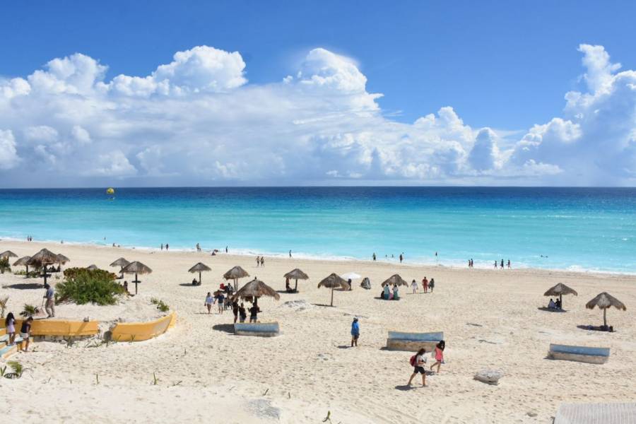 AMLO decreta libre acceso y tránsito en playas de todo México