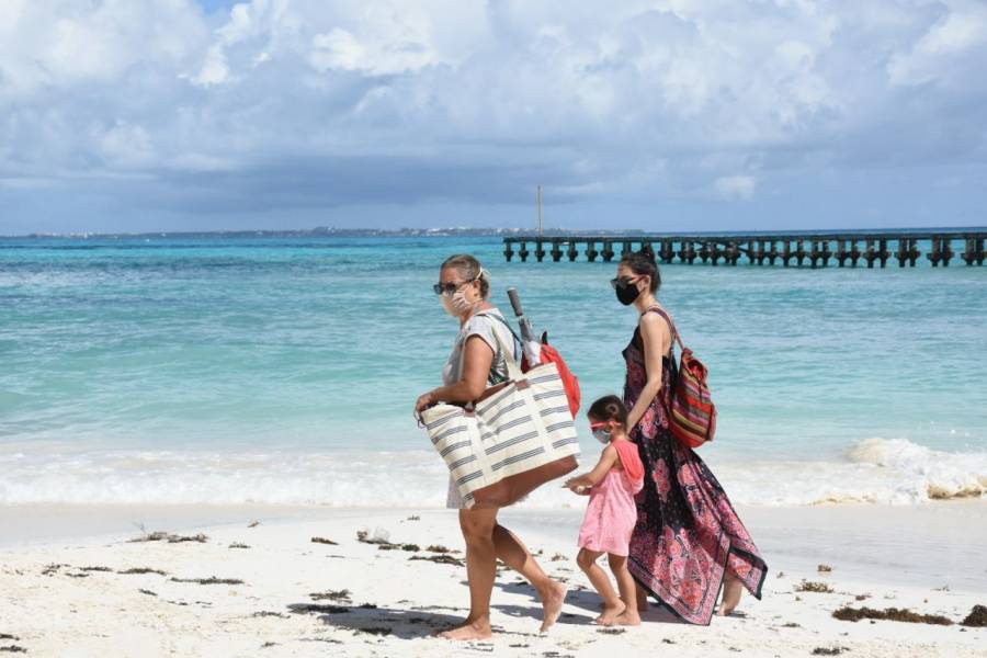 Decretan libre acceso a playas del país