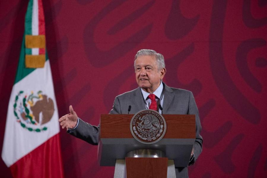 Amaga AMLO con reforma tras suspensión de política eléctrica en la SCJN