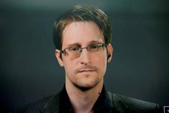 Otorga Rusia residencia  permanente a Snowden