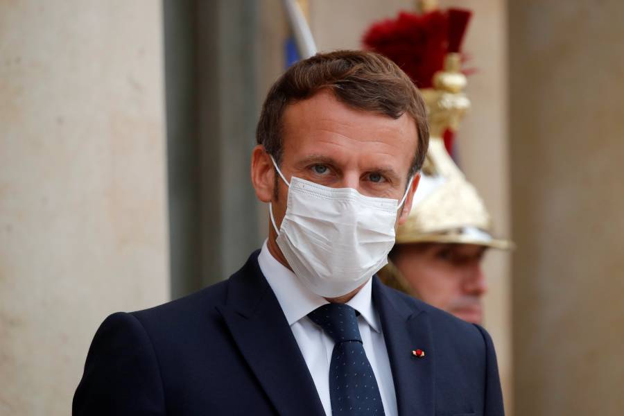 Prepárense para vivir con el virus hasta mediados de 2021: Macron
