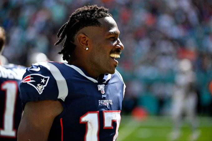Antonio Brown firma con Tampa Bay